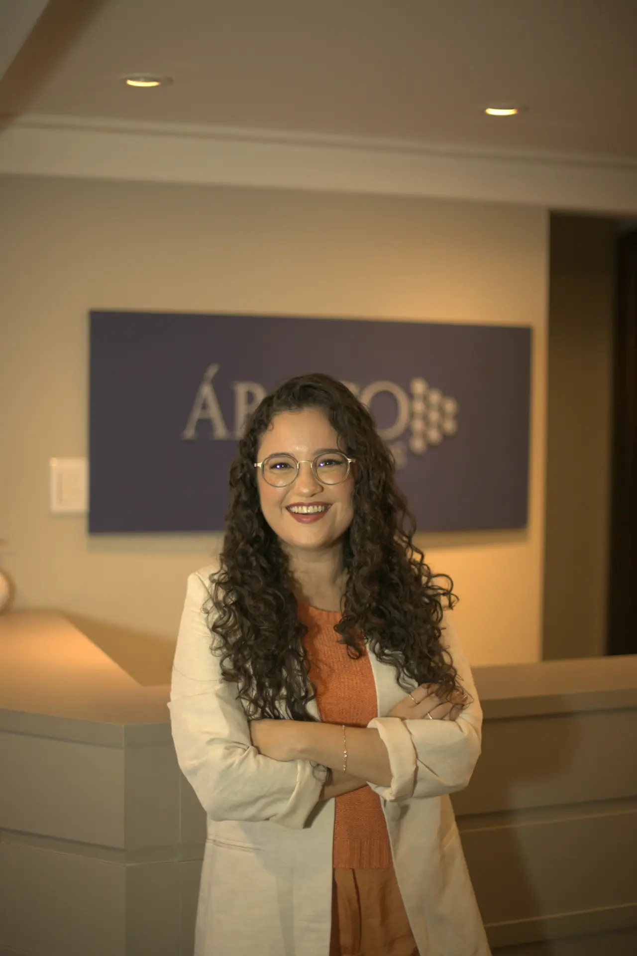 Alline Oliveira, consultora de gestão, no escritório